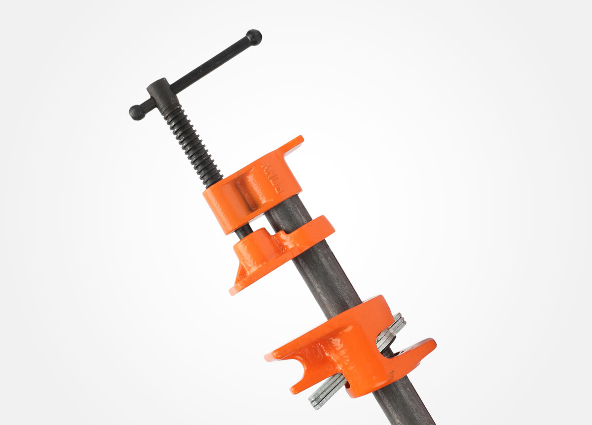 Pipe clamp fixture for 1/2-inch black pipe